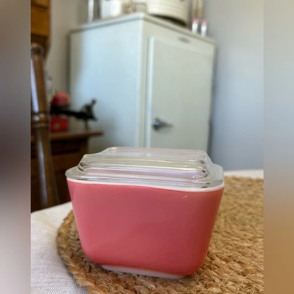 PYREX #501 Flamingo Pink Refrigerator dish with lid - Picture 8 of 16